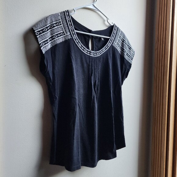 Cupio Tops - Cupio Black/White Aztec Embroidered Scoop Neck Cap Sleeve Blouse Size Small
